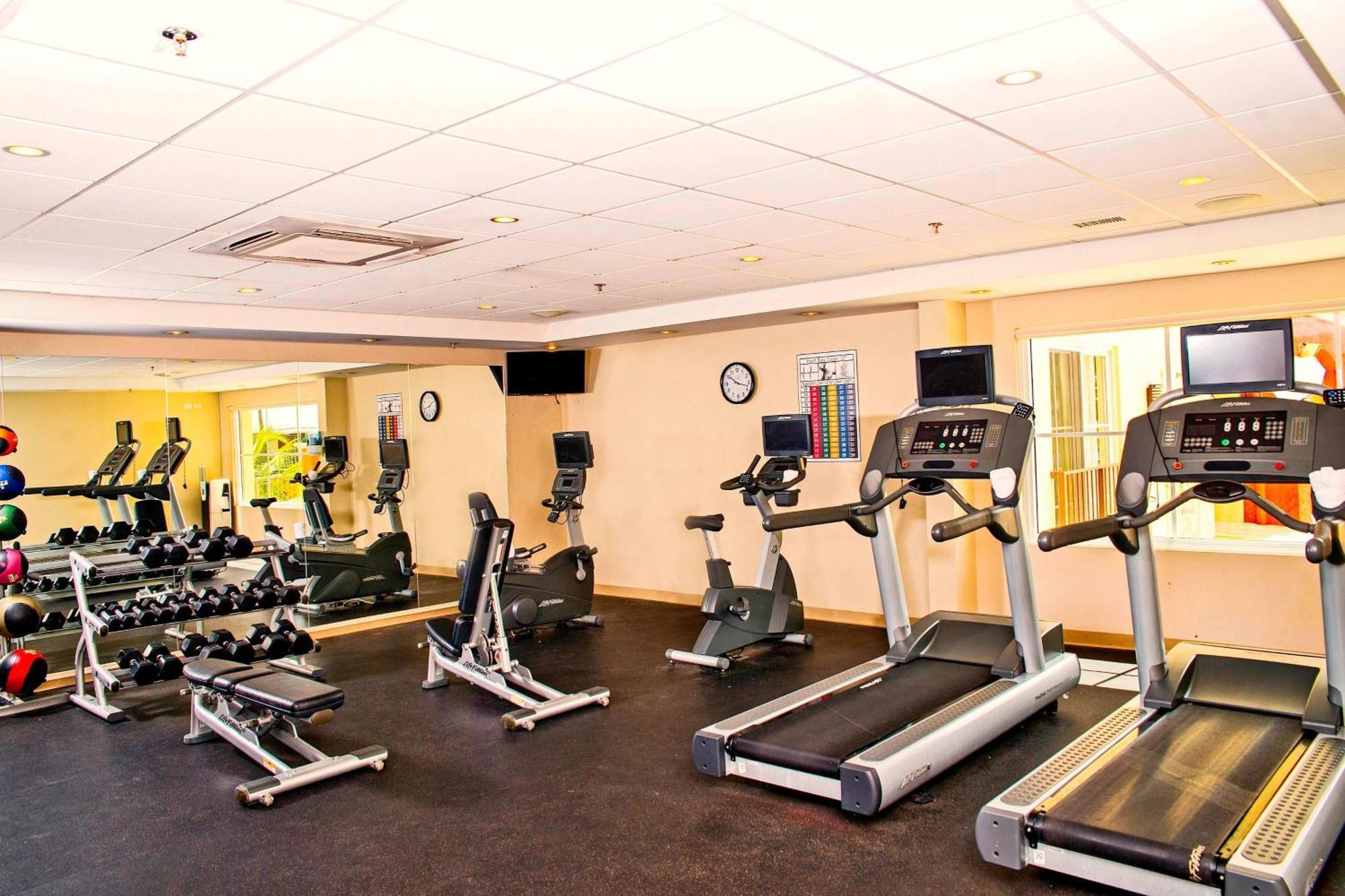 Отель Courtyard By Marriott Bridgetown, Barbados Экстерьер фото
