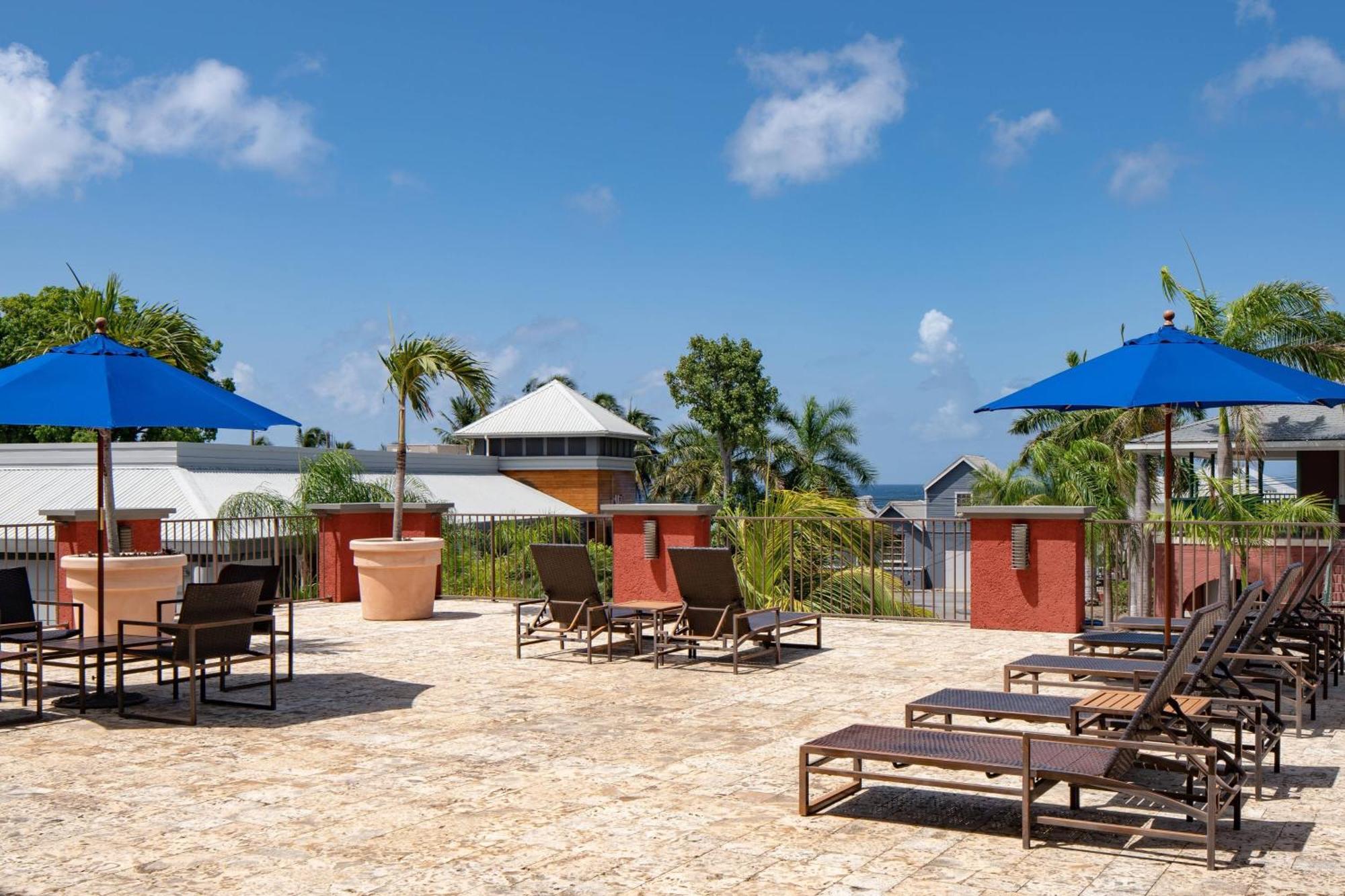 Отель Courtyard By Marriott Bridgetown, Barbados Экстерьер фото