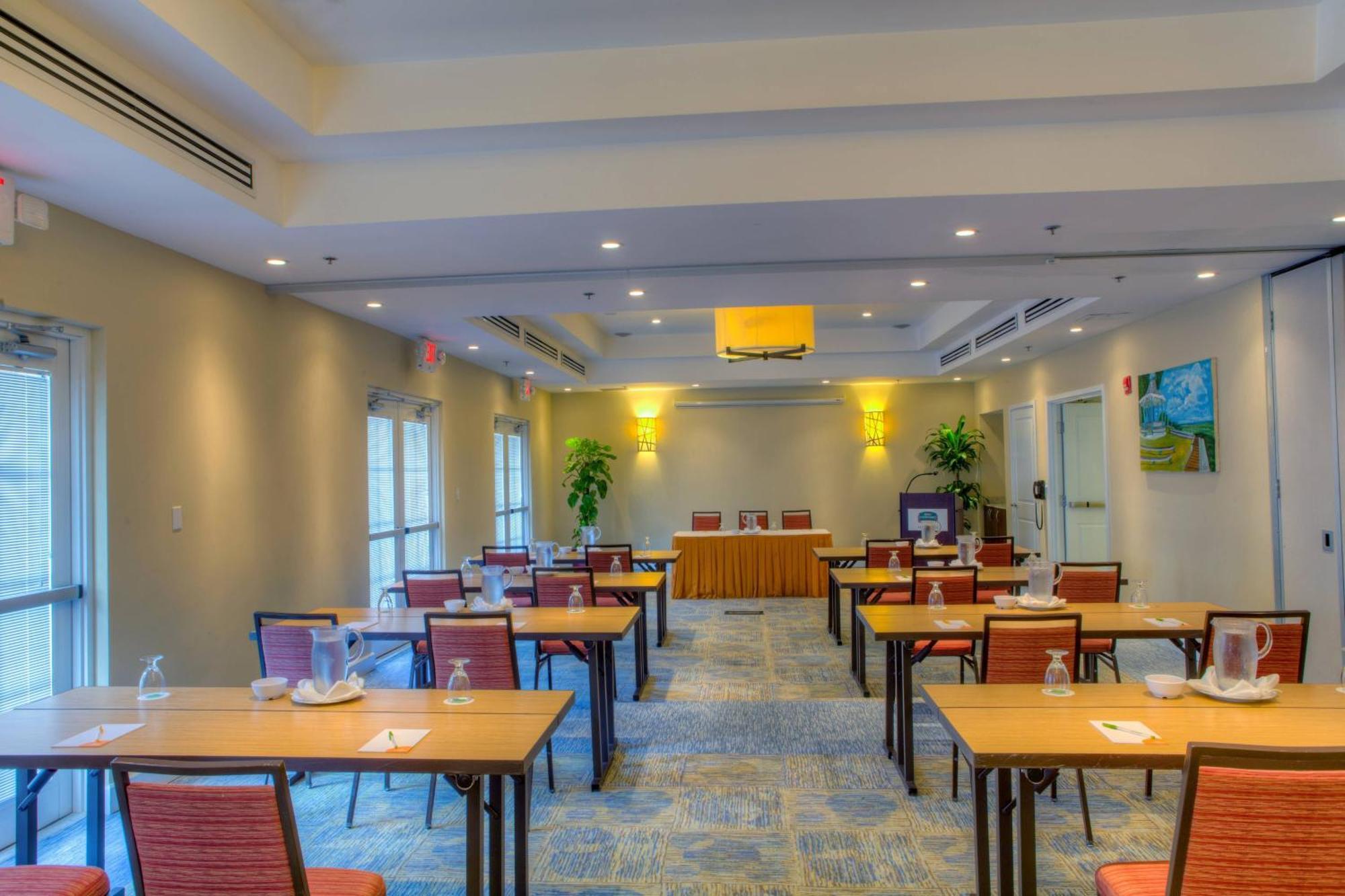 Отель Courtyard By Marriott Bridgetown, Barbados Экстерьер фото
