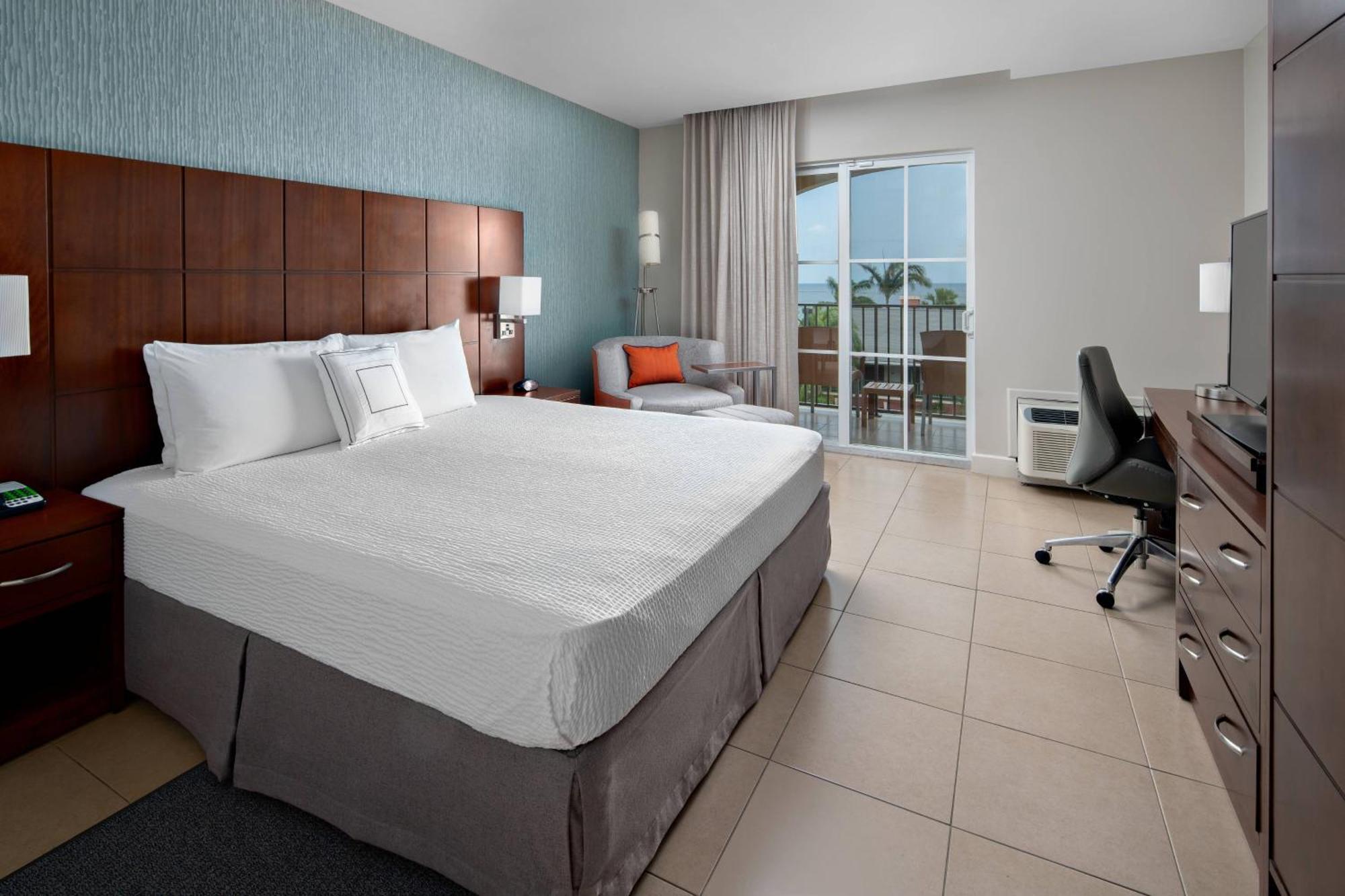 Отель Courtyard By Marriott Bridgetown, Barbados Экстерьер фото
