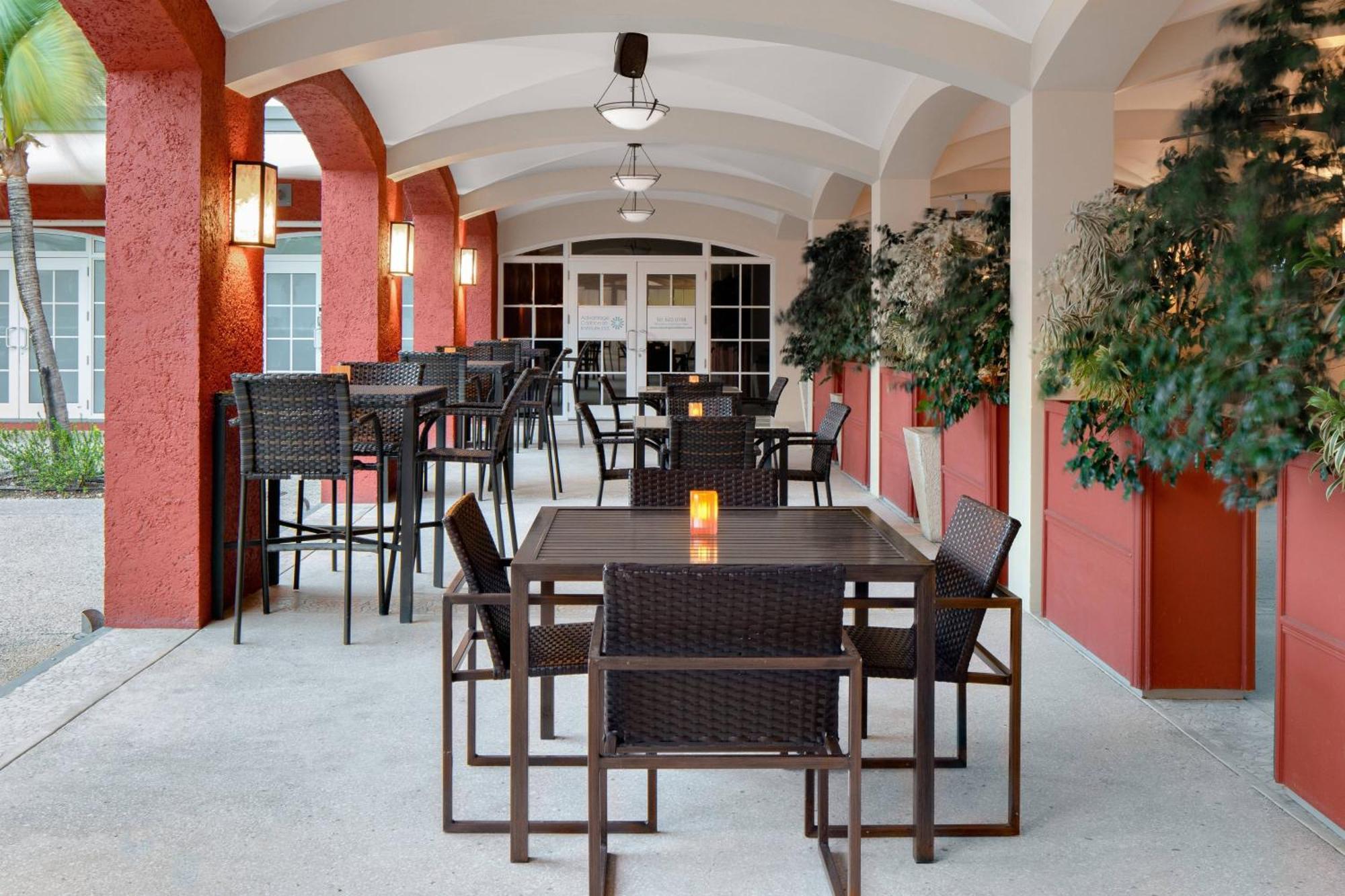 Отель Courtyard By Marriott Bridgetown, Barbados Экстерьер фото
