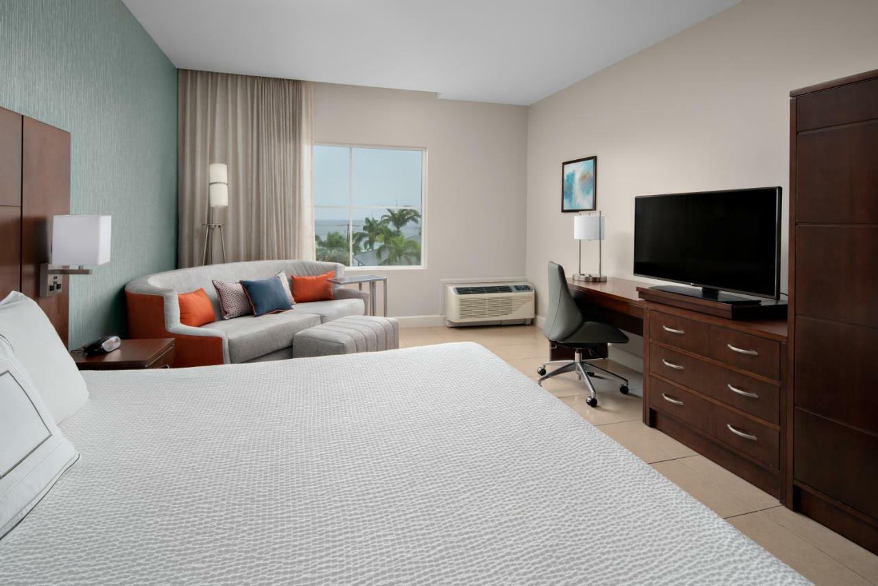 Отель Courtyard By Marriott Bridgetown, Barbados Экстерьер фото