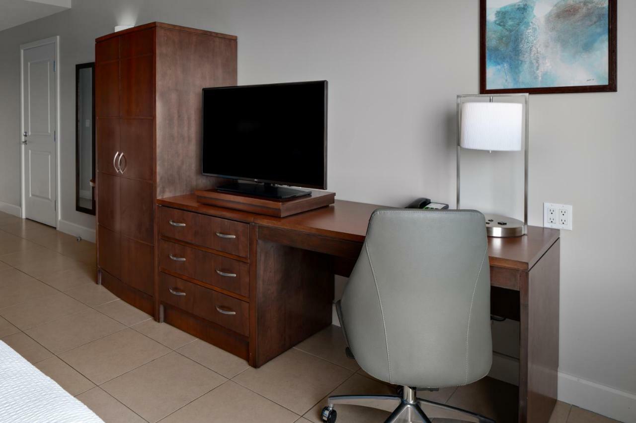 Отель Courtyard By Marriott Bridgetown, Barbados Экстерьер фото